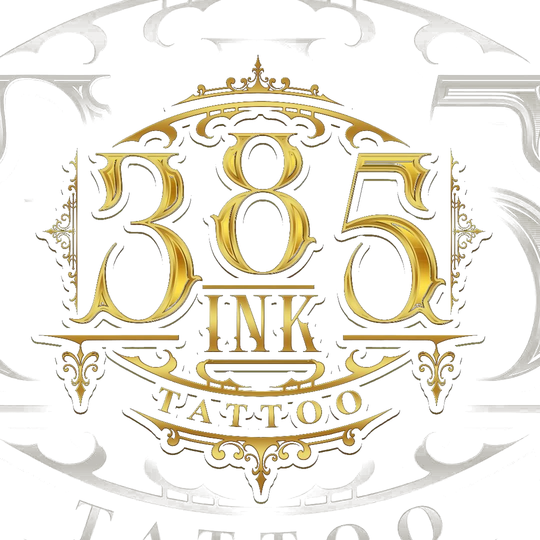 385 INK TATTOO — vergoldetes Wappen-Logo mit Krone und Old-English-Verzierungen